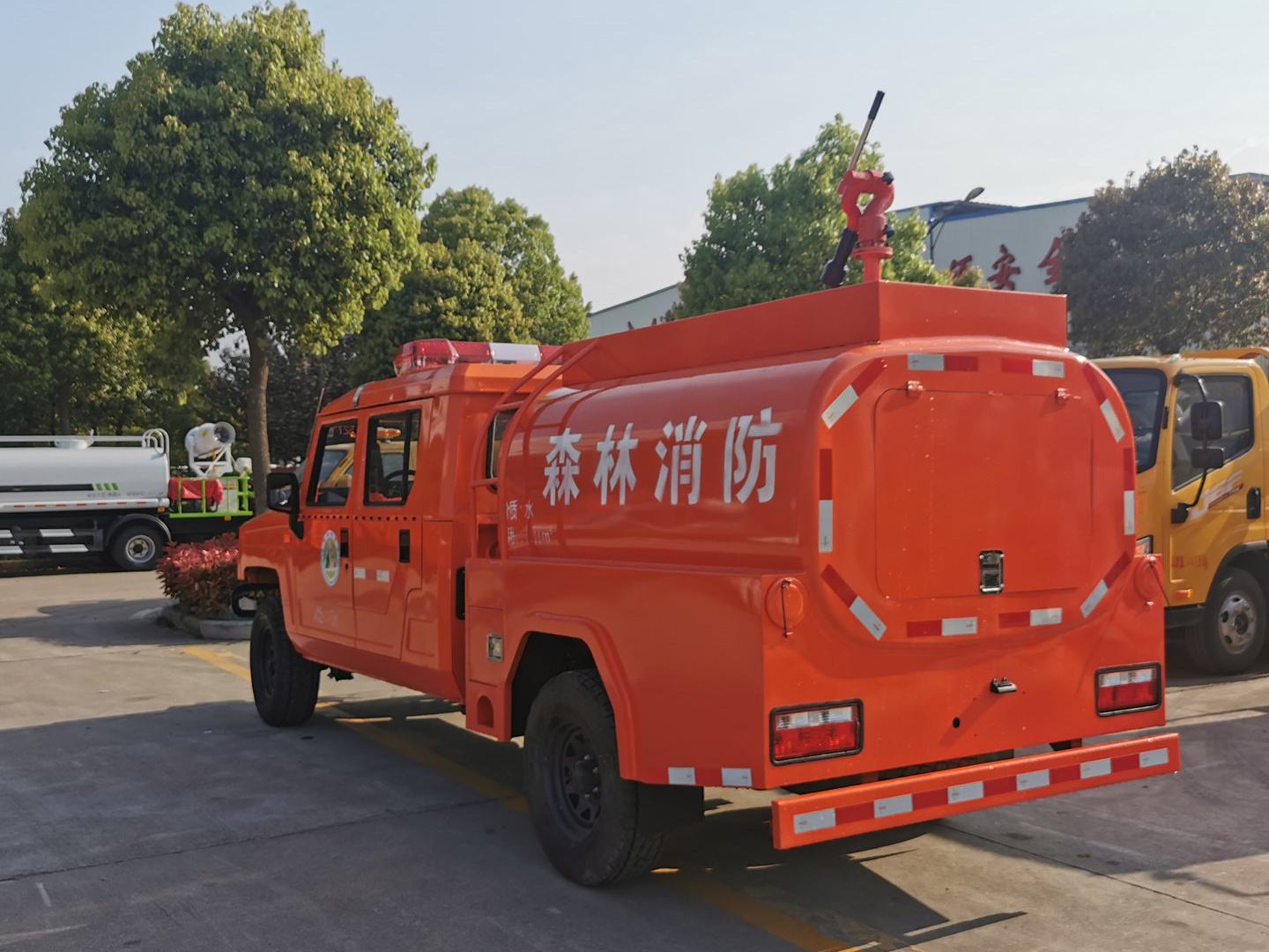 1.36噸四驅雙排灑水車